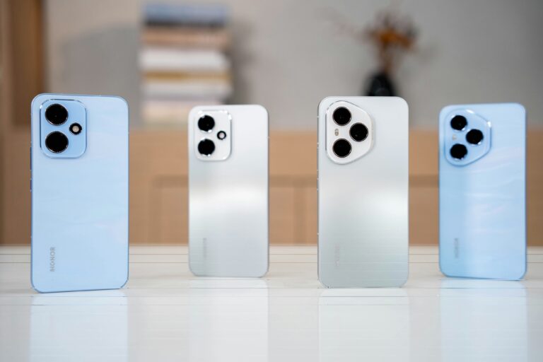 Honor 400 in Meteor Silver with dual cameras and OLED display