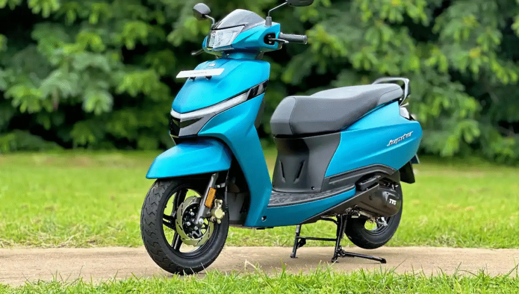 TVS Jupiter on road in city traffic – Comfortable city ride with TVS Jupite