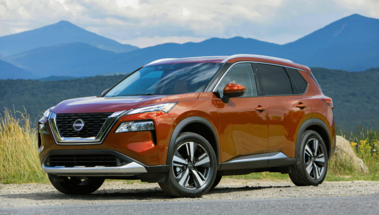 Safety features of Nissan X-Trail highlighted with airbags and 360-degree camera