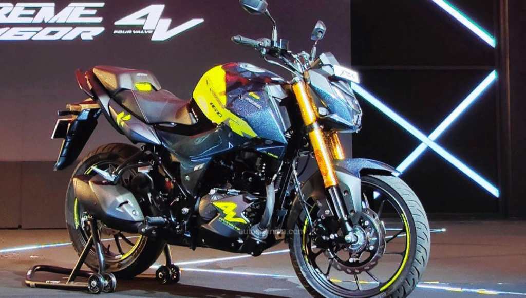 Hero Xtreme 160R with LED lights, USB charging and sporty design