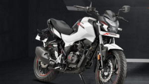 Hero Xtreme 160R with LED lights, USB charging and sporty design