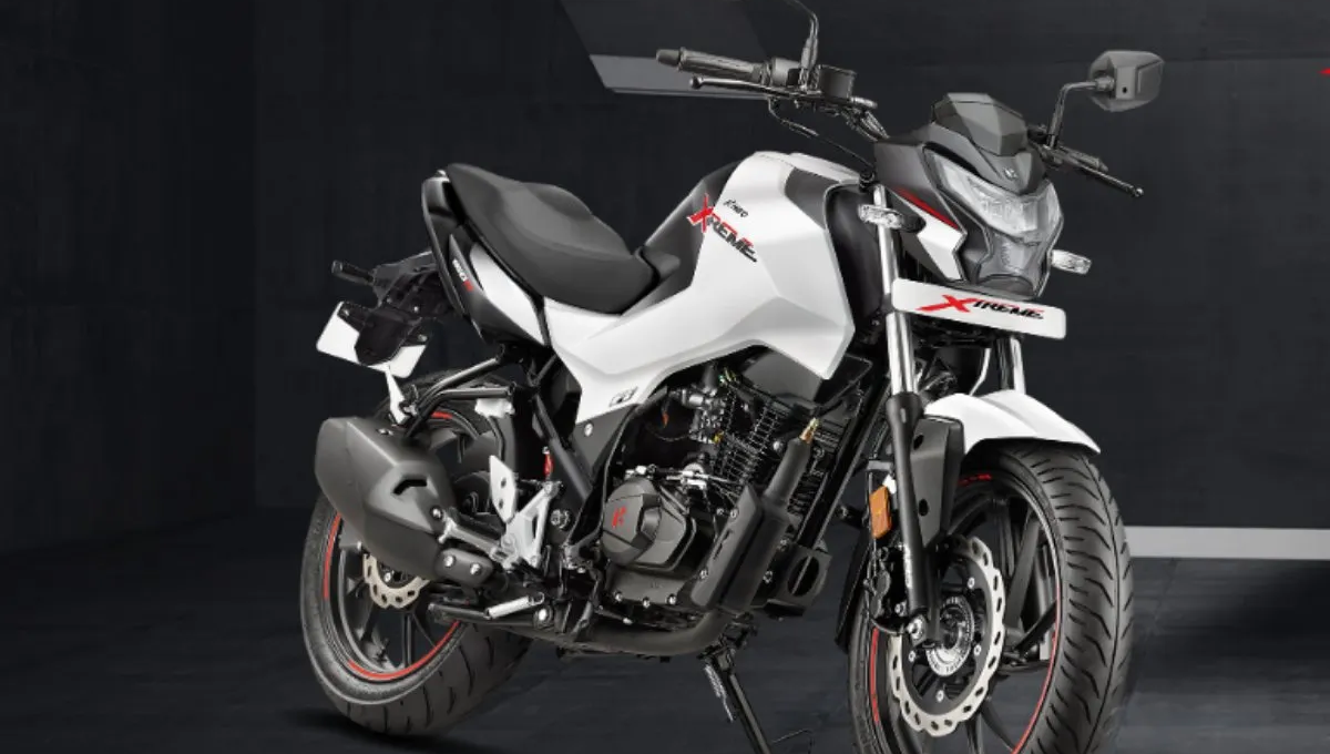 Hero Xtreme 160R with LED lights, USB charging and sporty design